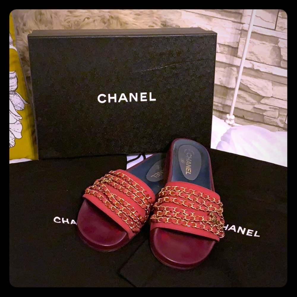 Chanel slides